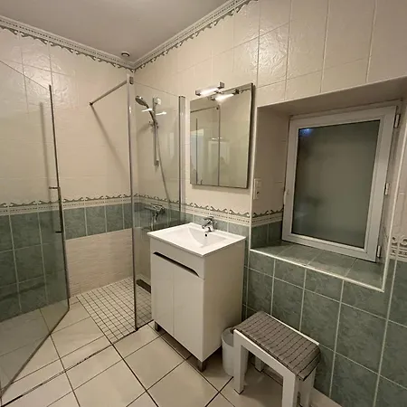 Maison Ancienne Renovee Avec Terrasses, Jusqu'a 6 Personnes, *
