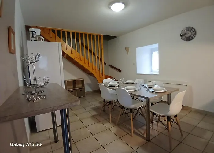 Maison ancienne rénovée avec terrasses, jusqu'à 6 personnes, La Gaubretière - FR-1-426-154