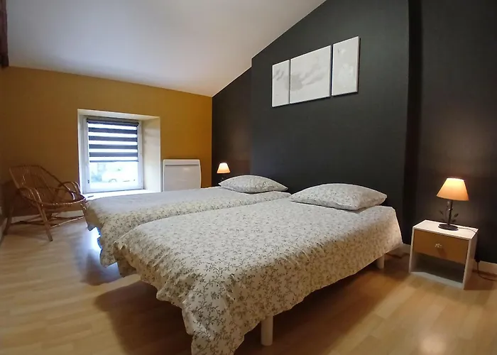 Maison ancienne rénovée avec terrasses, jusqu'à 6 personnes, La Gaubretière - FR-1-426-154 Casa vacanze *