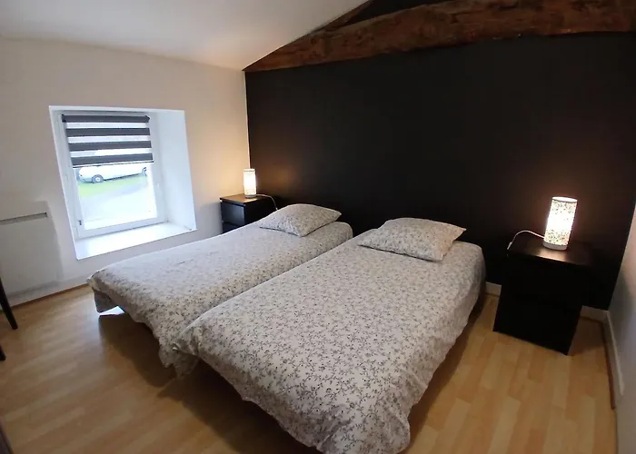 Maison ancienne rénovée avec terrasses, jusqu'à 6 personnes, La Gaubretière - FR-1-426-154 *