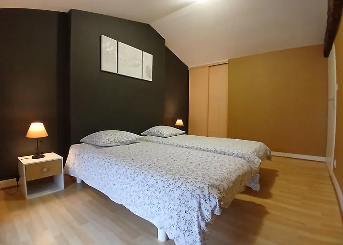 Maison ancienne rénovée avec terrasses, jusqu'à 6 personnes, La Gaubretière - FR-1-426-154 *